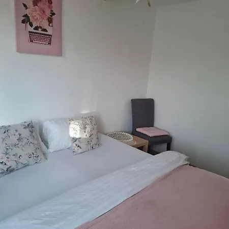 Villa Slunecni Terezka ,penzion Pro Skupiny Se Snidani,degustaci Vin Lednice