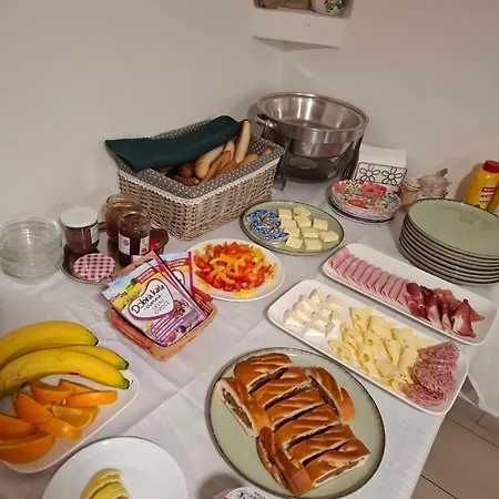 Slunecni Terezka ,penzion Pro Skupiny Se Snidani,degustaci Vin 빌라 *