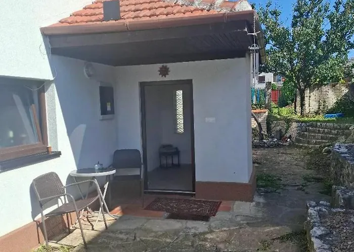 Slunecni Terezka ,penzion Pro Skupiny Se Snidani,degustaci Vin * 雷德尼斯